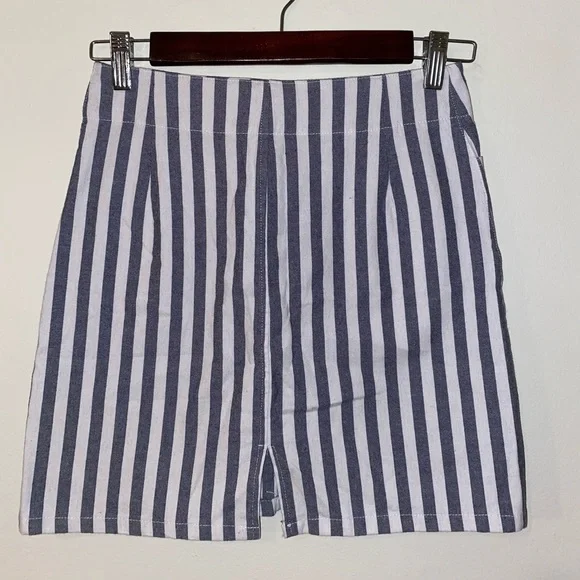 Brandy Melville pinstripe skirt - Picture 3 of 4